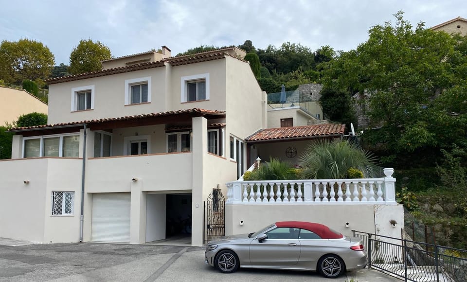 Luxurious, Quiet, and Peaceful, 3 floor villa, 5km from Monaco Villa in French Riviera