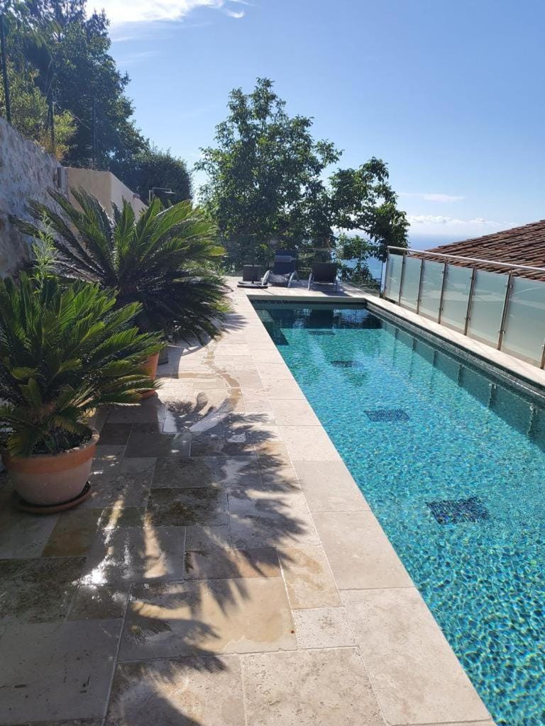 Luxurious, Quiet, and Peaceful, 3 floor villa, 5km from Monaco Villa in French Riviera