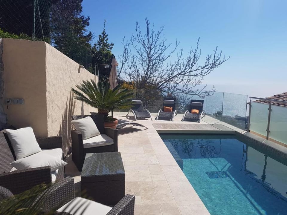 Luxurious, Quiet, and Peaceful, 3 floor villa, 5km from Monaco Villa in French Riviera
