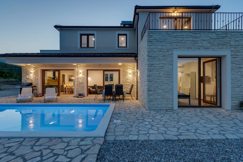 Property building, Pool view, Swimming pool