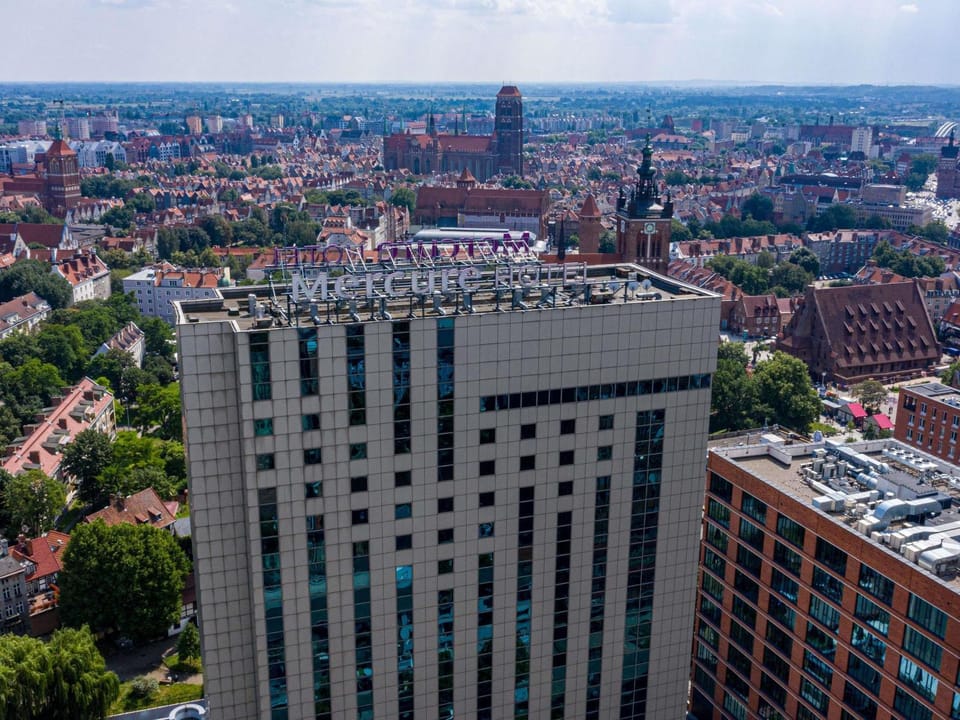 Property building, Neighbourhood, Bird's eye view, City view, Location