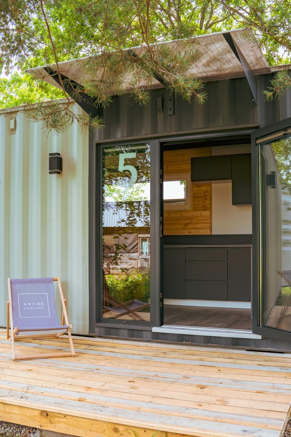 Facade/entrance