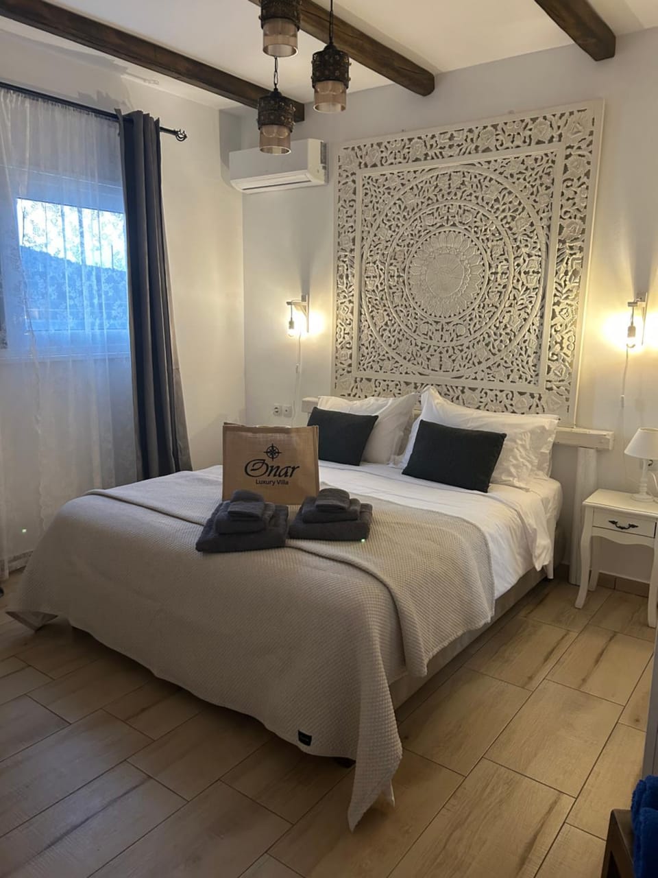 Property building, Bed, Photo of the whole room, Bedroom, towels