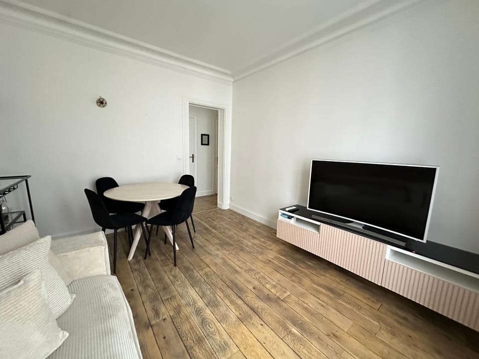 Communal lounge/ TV room, TV and multimedia, Living room