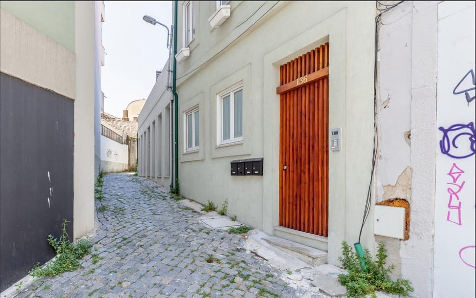 Property building, Facade/entrance, Off site