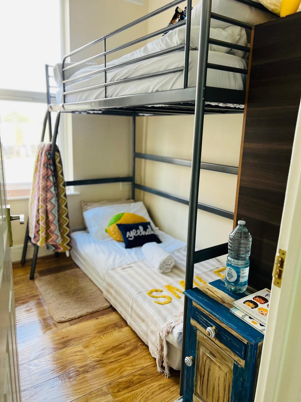 Photo of the whole room, Bedroom, bunk bed, towels