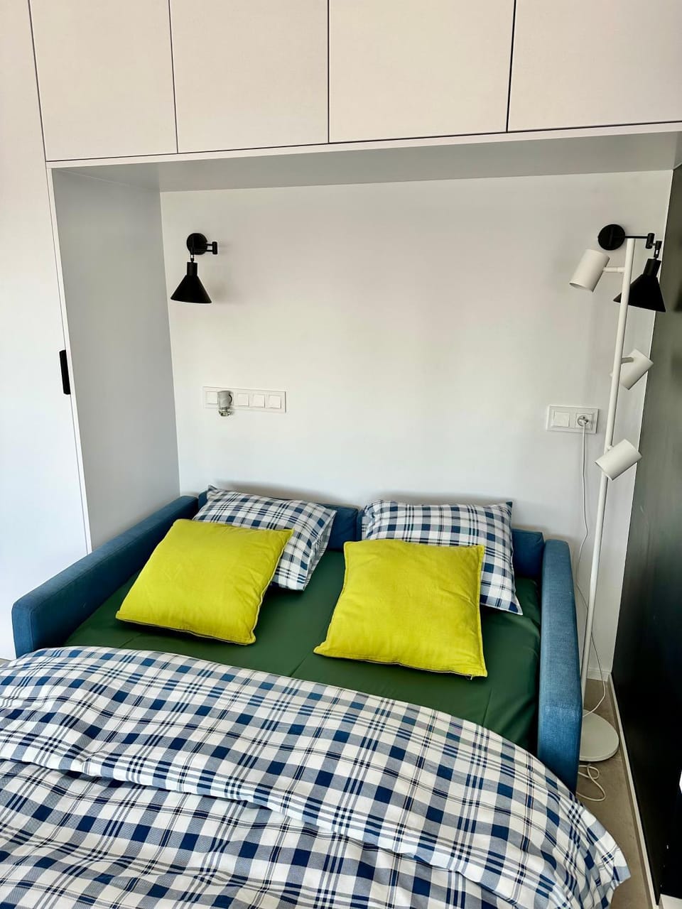 Super TOP 2 WiFi 65’TV Netflix HBO Disney metro Apartment in Warsaw