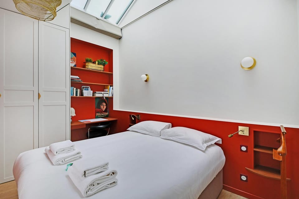 Bed, Photo of the whole room, Bedroom