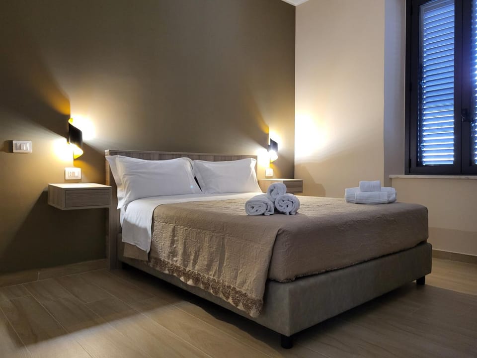 Bed, towels