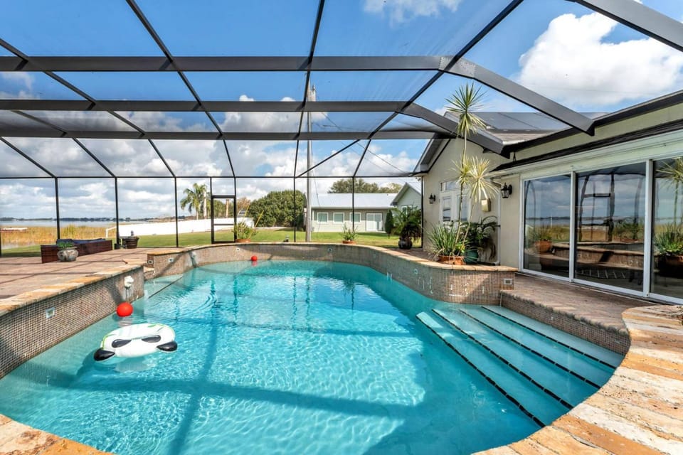 Lake Hamilton III - Heated Pool & Backyard Oasis ~ Kayaks ~ Lake Access ~ Theater ~ EV Charger House in Lake Hamilton