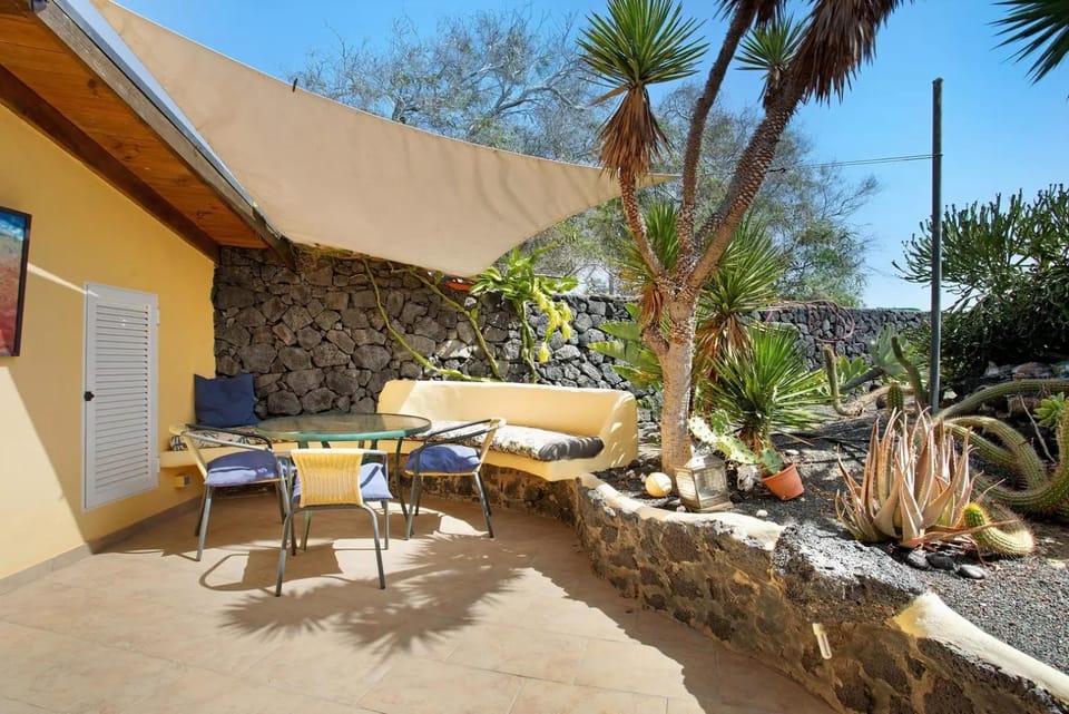 Patio, Day, Garden, View (from property/room), Balcony/Terrace, Dining area, Garden view