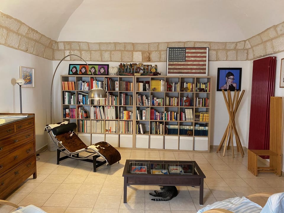Library, Living room, Seating area