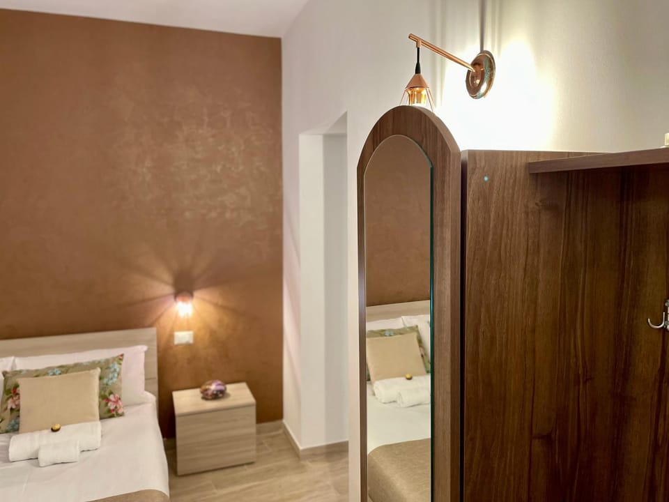 Bedroom, wardrobe
