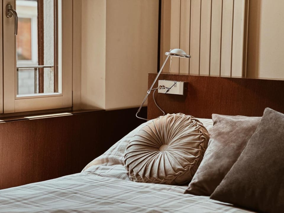 Property building, Bed, Bedroom