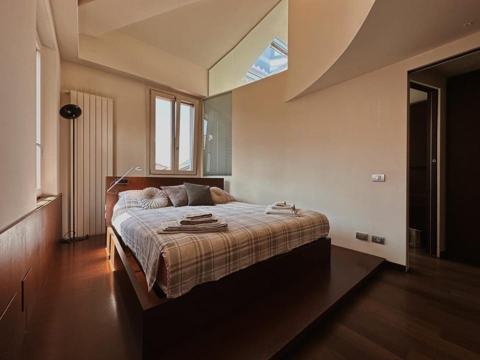 Property building, Bed, Bedroom