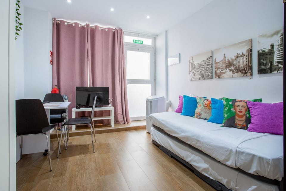 Bed, Living room, Seating area, Dining area