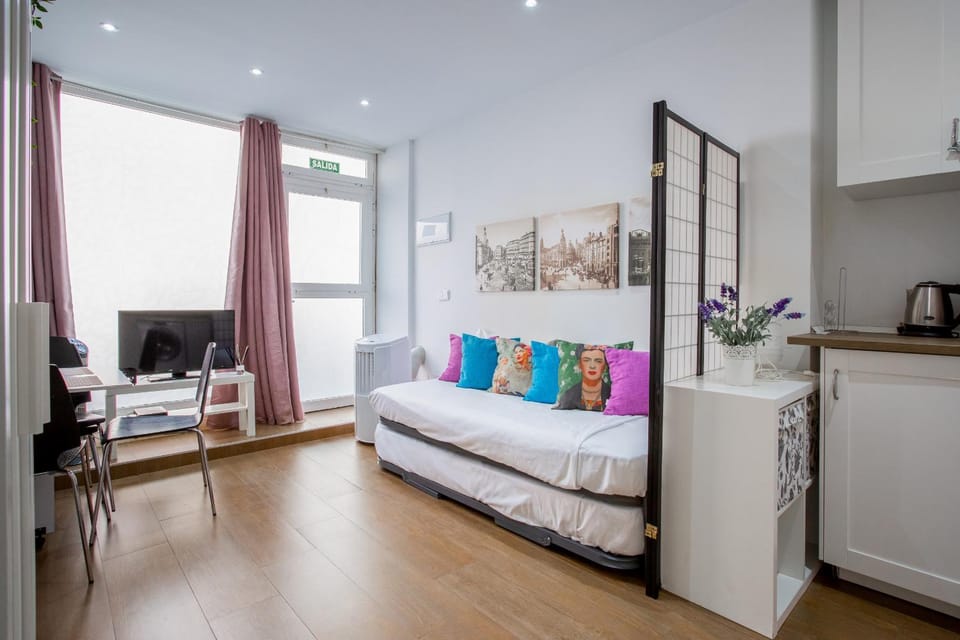 Bed, Living room