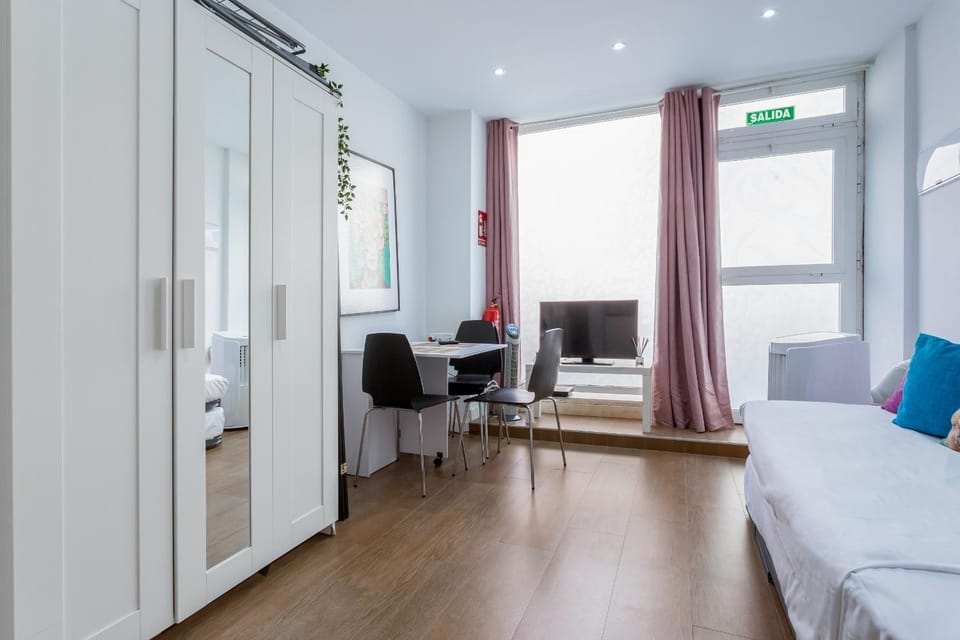 Bed, Living room, Seating area, Dining area