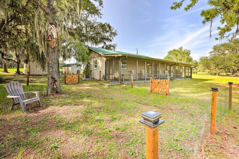 Angler's Haven in Crescent City w/ Boats & Dock House in Florida