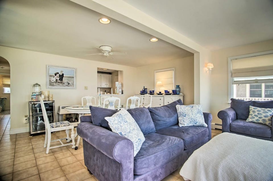 2 Decks + Beach Access: Oceanfront Getaway! House in Ocean Bluff Brant Rock