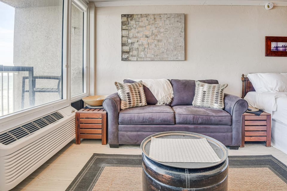 Daytona Beach Retreat: Beach Access! Apartment in Daytona Beach Shores