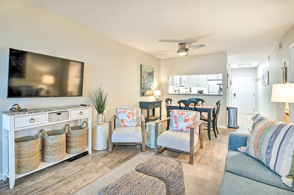 Oceanfront Condo w/ Furnished Deck & Views! House in Garden City