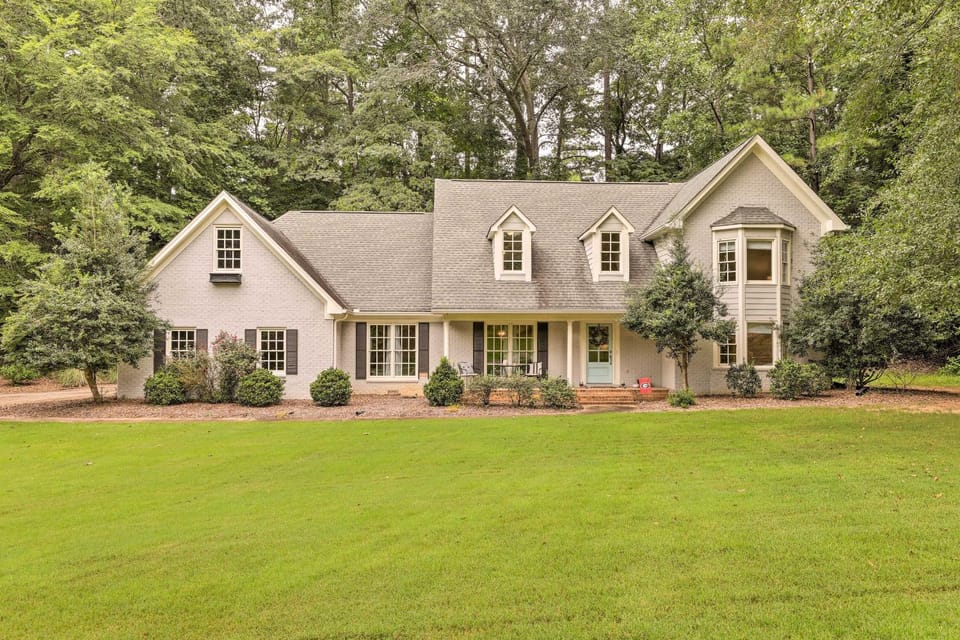 Family-Friendly Athens Escape ~ 2 Mi to UGA! House in Athens