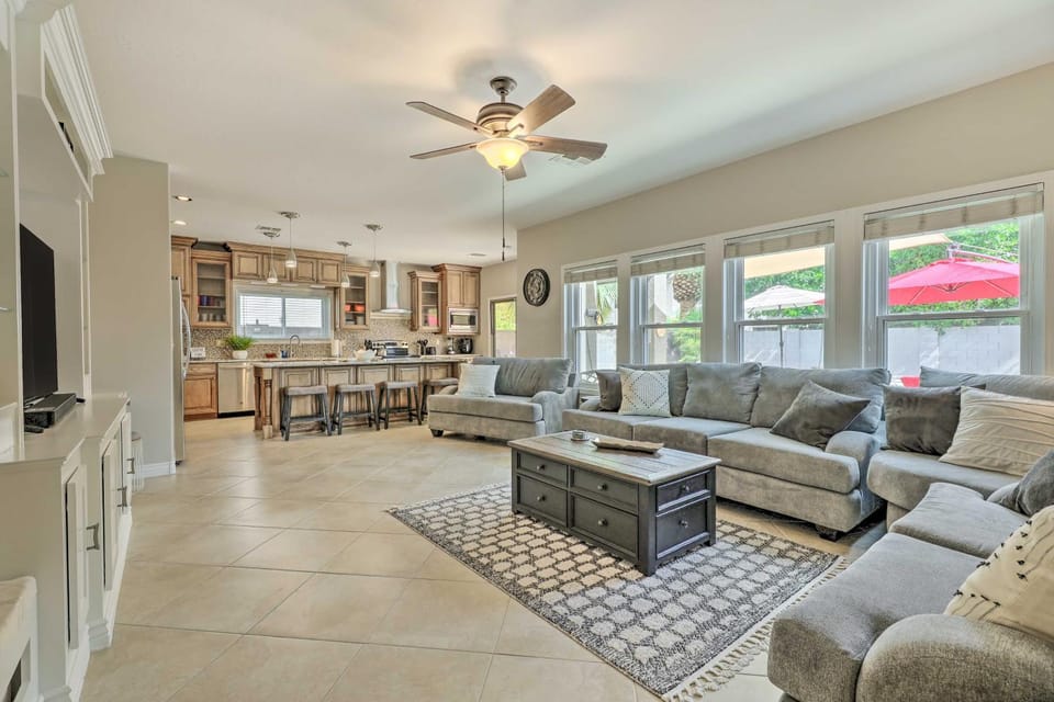 Private Pool & Hot Tub: Family Home in Gilbert House in Gilbert
