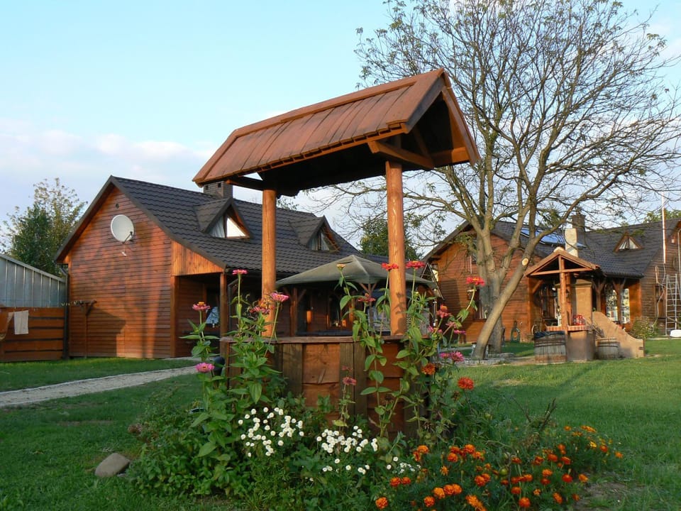 Property building, Facade/entrance, Garden, Area and facilities