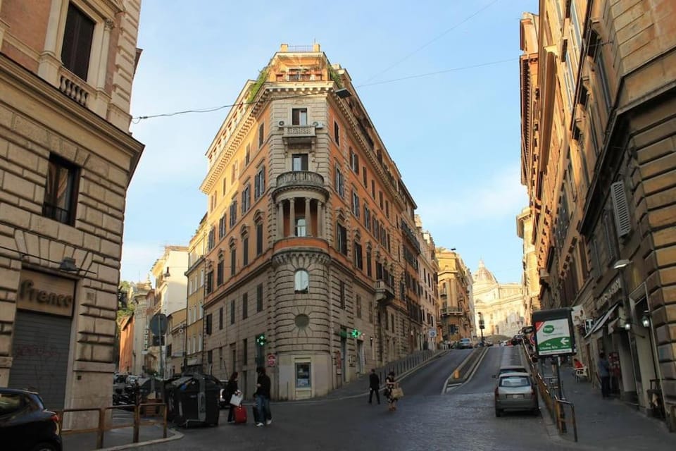 Day, Neighbourhood, City view, Street view, Location