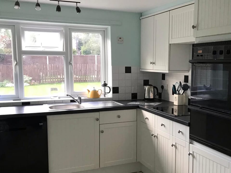 Coffee/tea facilities, Kitchen or kitchenette, dishwasher, minibar, pet friendly, stove, toaster