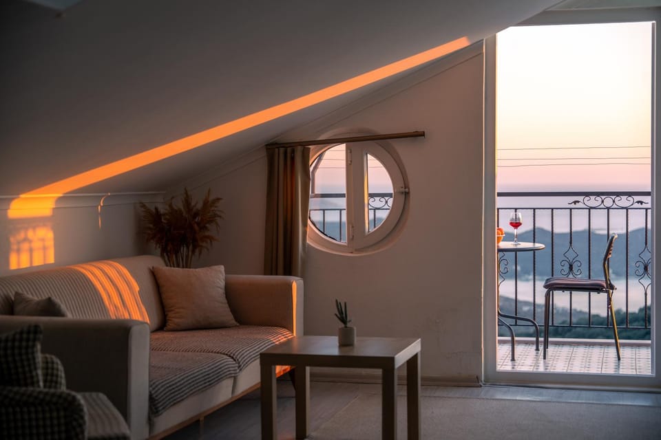 View (from property/room), Living room, Seating area