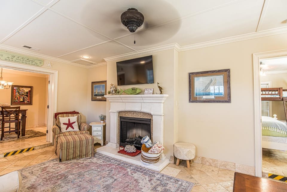TV and multimedia, Living room, fireplace