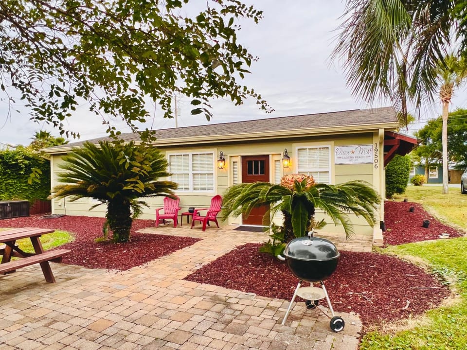 Property building, Patio, Garden, Garden view
