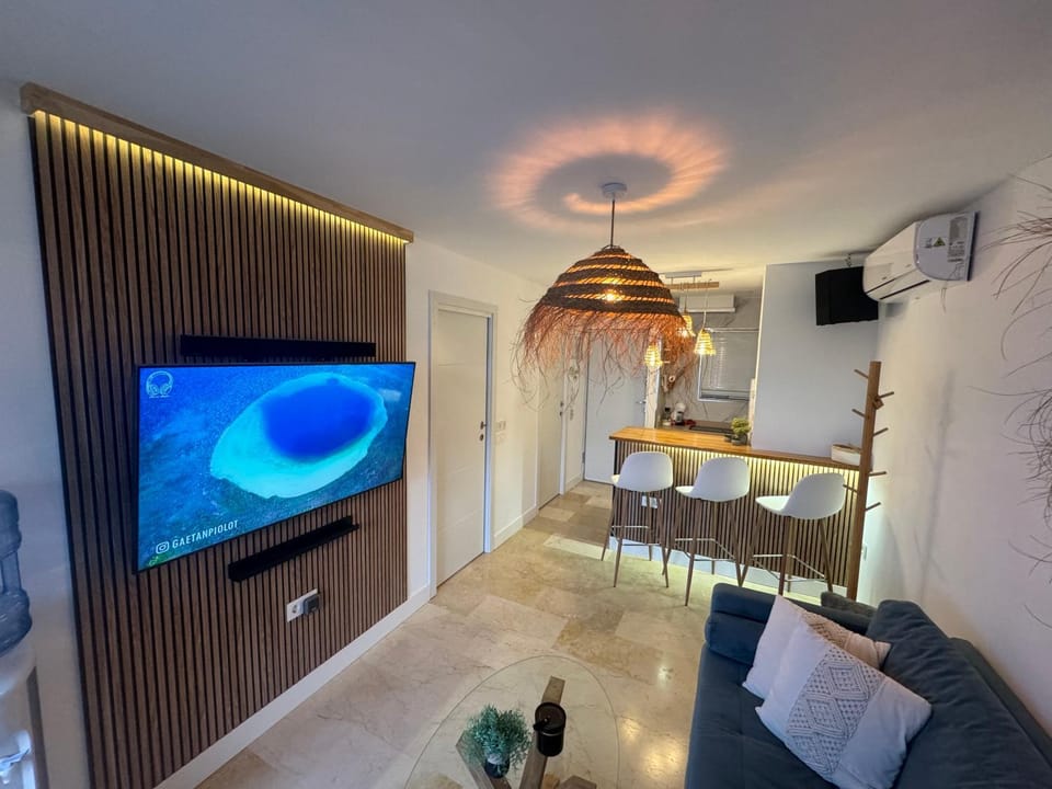 Communal lounge/ TV room, TV and multimedia, Living room
