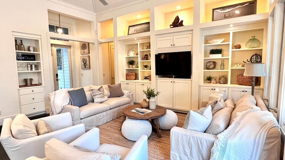 Communal lounge/ TV room, TV and multimedia, Living room