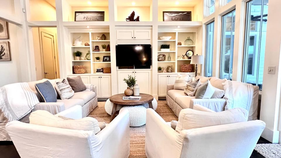 Communal lounge/ TV room, TV and multimedia, Living room