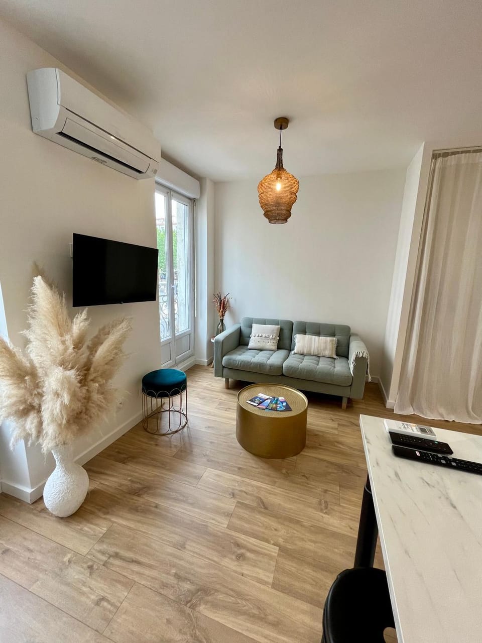 TV and multimedia, Living room, air conditioner