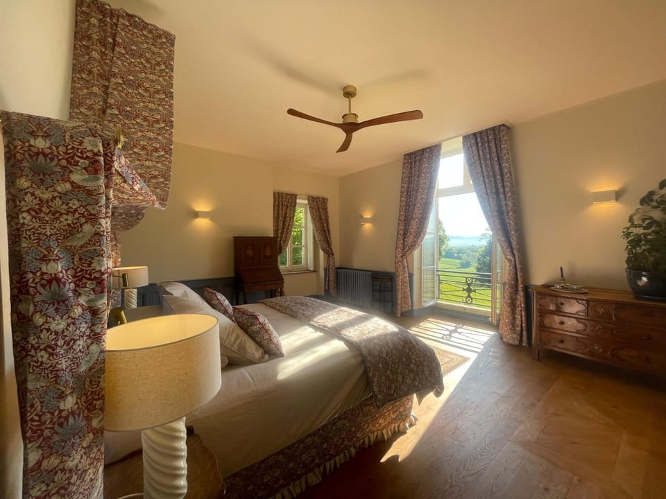 Château de Vaux Morvan Bed and Breakfast in Bourgogne-Franche-Comté