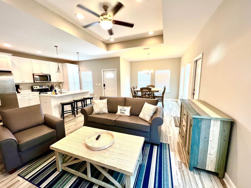 TV and multimedia, Kitchen or kitchenette, Living room, Seating area, Dining area, minibar
