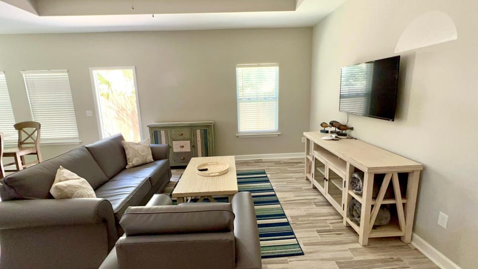 Communal lounge/ TV room, TV and multimedia, Living room