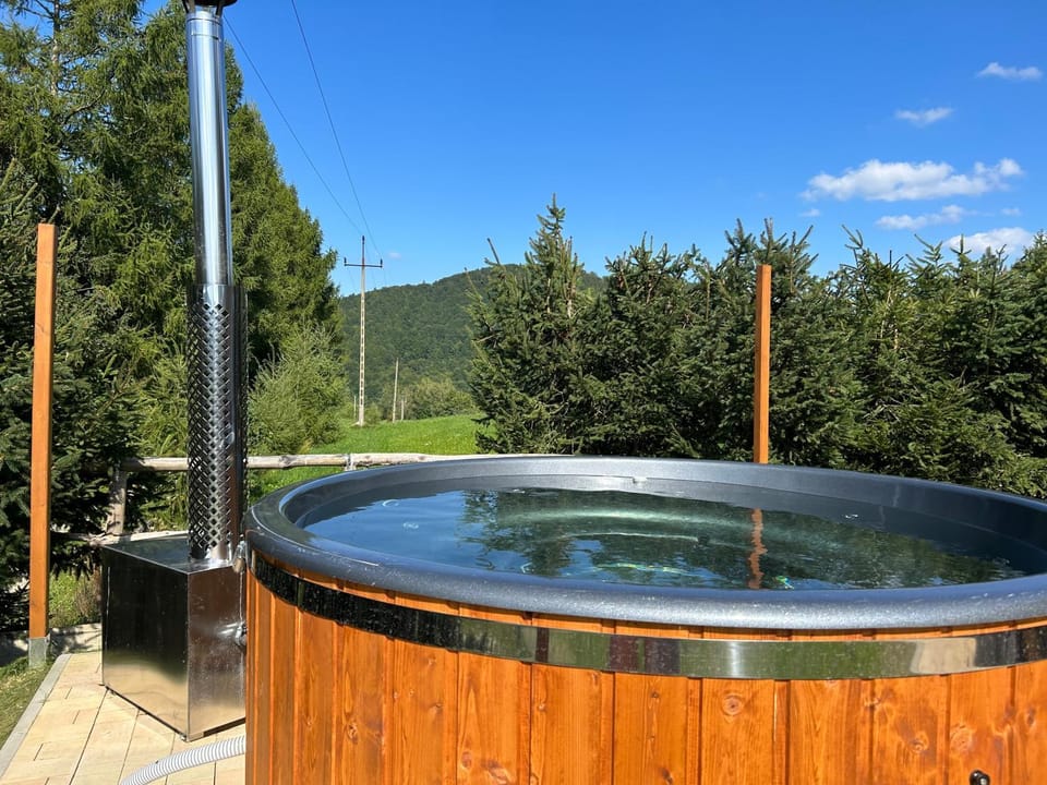 Natural landscape, Hot Tub, Spa and wellness centre/facilities