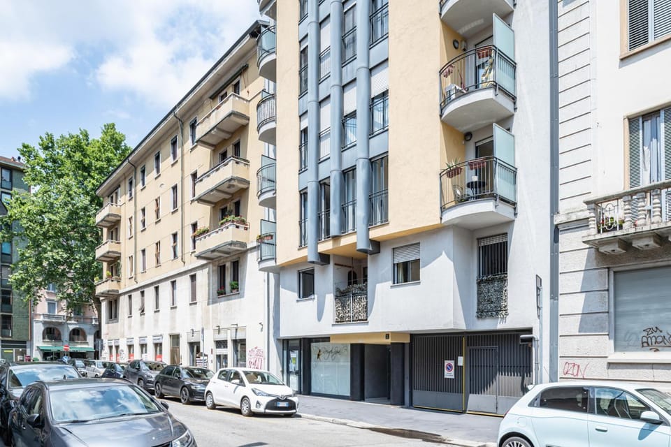 Property building, Neighbourhood