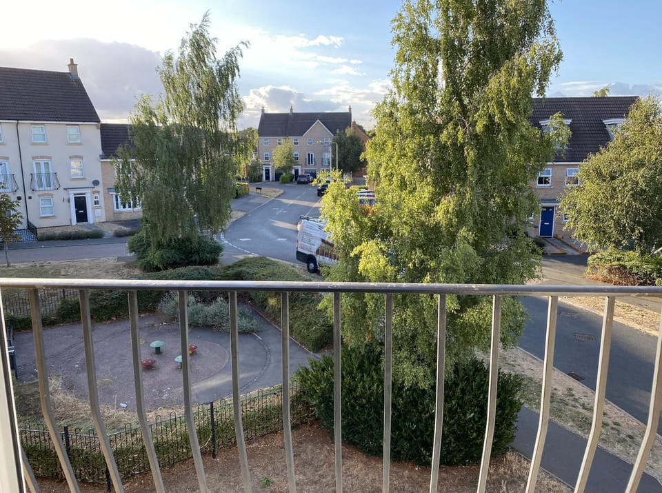 Property building, Day, Neighbourhood, Garden, Garden view, Street view, Parking