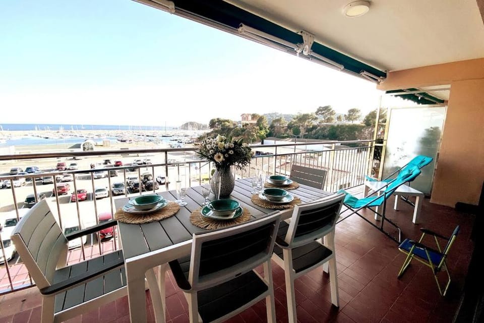 Natural landscape, Balcony/Terrace, Dining area, Sea view