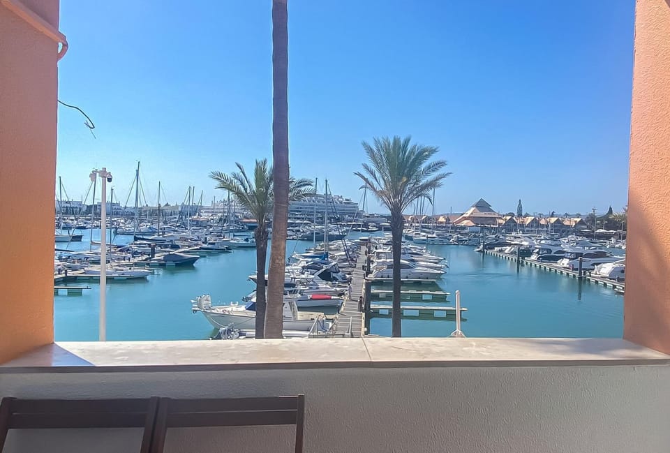 Uau! Vista Marina T1 HsR Marina Vilamoura Apartment in Quarteira