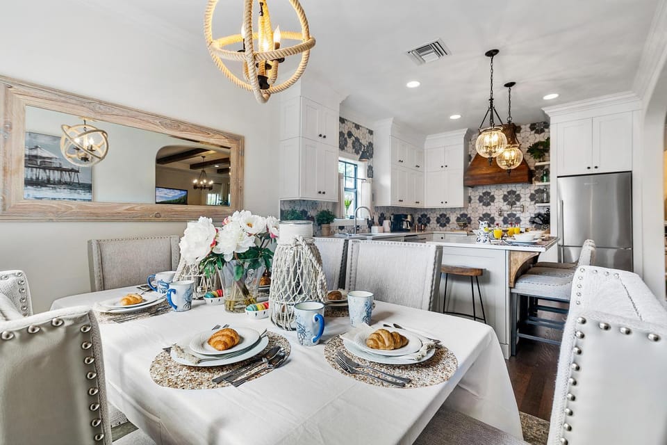 Elegant 4BR Home Guest House Private Yard House in West Palm Beach