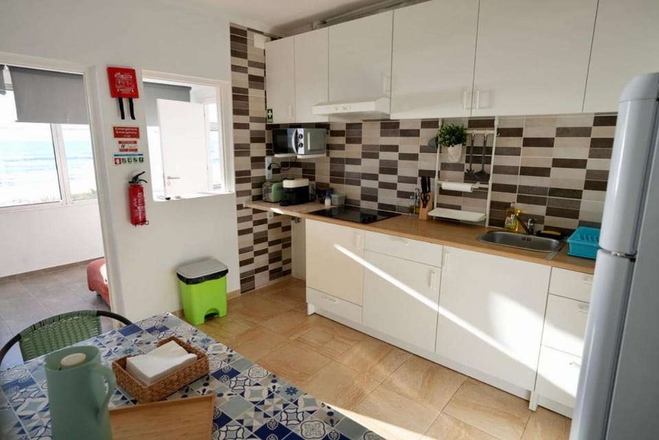 Rock’s Beach Spot Front Apartment in Costa da Caparica
