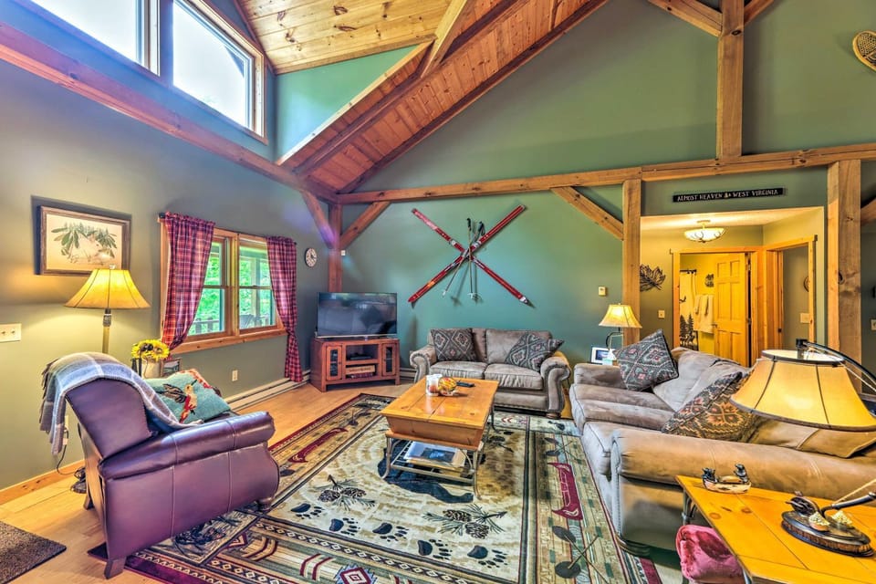 Slaty Fork Escape w/ Mountain View + Hot Tub! House in Shenandoah Valley