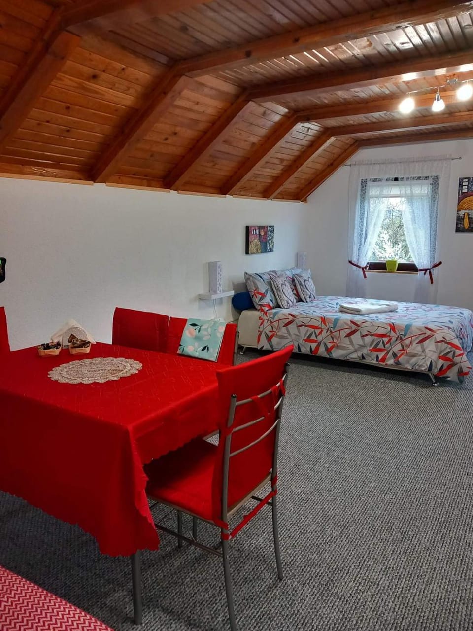 Photo of the whole room